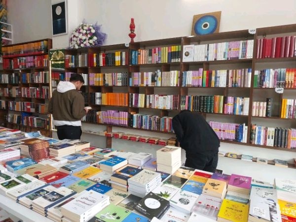 کتابفروشی «چراغ»، نوری پایدار در روزهای ناآرام جنگ