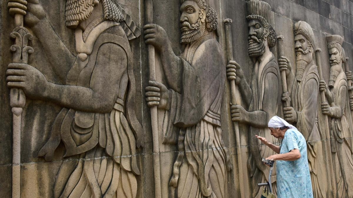 درهم تنیدگی مناسبات پارسیان هند با زرتشتیان ایران