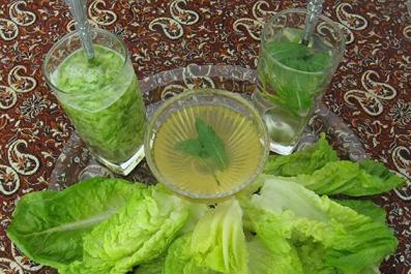 همه کس رفته از خانه به صحرا/ برون برده همه ساز تماشا