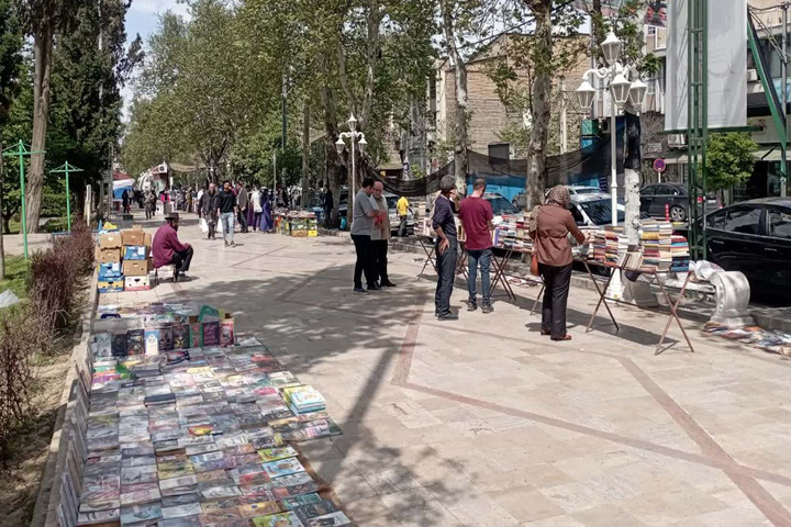 آرامش در میان سطرها در جمعه بازار کتاب گرگان / کتاب؛ پناهی موقت در روزهای جنگ