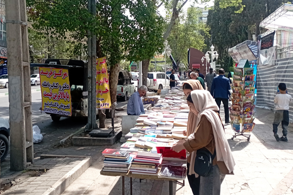 آرامش در میان سطرها در جمعه بازار کتاب گرگان / کتاب؛ پناهی موقت در روزهای جنگ