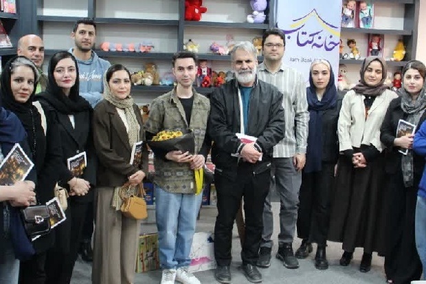 رمان «تنها جایی که نفس می‌کشم» در خانه کتاب ایلام رونمایی شد
