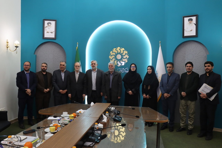 خون رهبر شهید و کودکان میناب، به انرژی مضاعف برای دستگاه‌های متولی امر کتاب، تبدیل شود