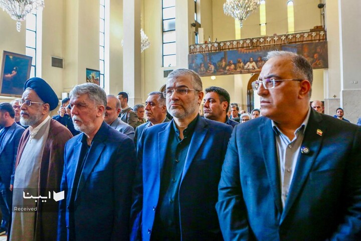 آیین چهلمین روز شهادت قائد حضرت آیت الله العظمی سید علی خامنه‌ای (قدس سره الشریف) با حضور وزیر فرهنگ و اقلیت های مذهبی در کلیسای سرکیس مقدس تهران