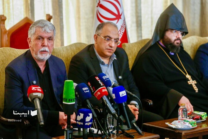 آیین چهلمین روز شهادت قائد حضرت آیت الله العظمی سید علی خامنه‌ای (قدس سره الشریف) با حضور وزیر فرهنگ و اقلیت های مذهبی در کلیسای سرکیس مقدس تهران