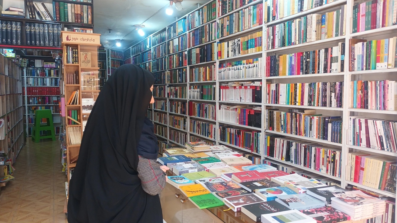 افزایش فروش شاهنامه در روزهای جنگ/ شعر در زندگی مردم جاری شد