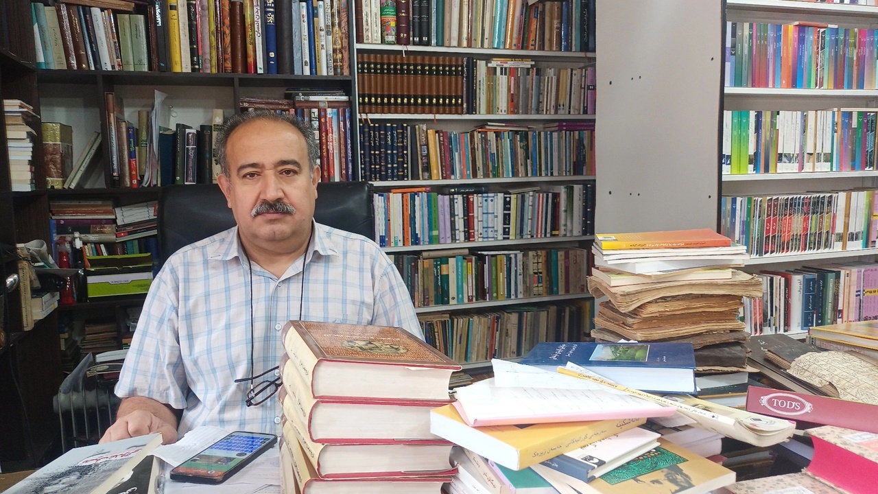 افزایش فروش شاهنامه در روزهای جنگ/ شعر در زندگی مردم جاری شد