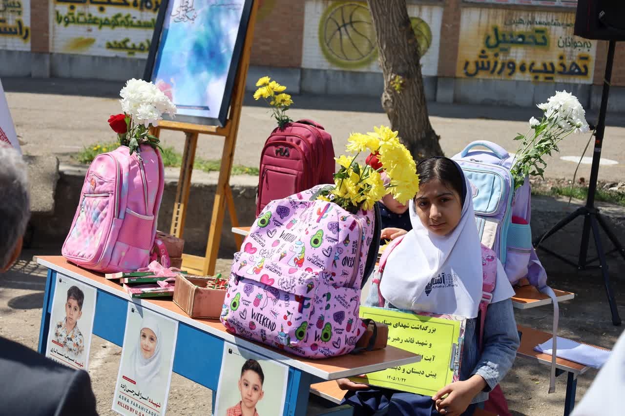 محفل شعر «نیمکتهای آسمانی» در ارومیه برگزار شد