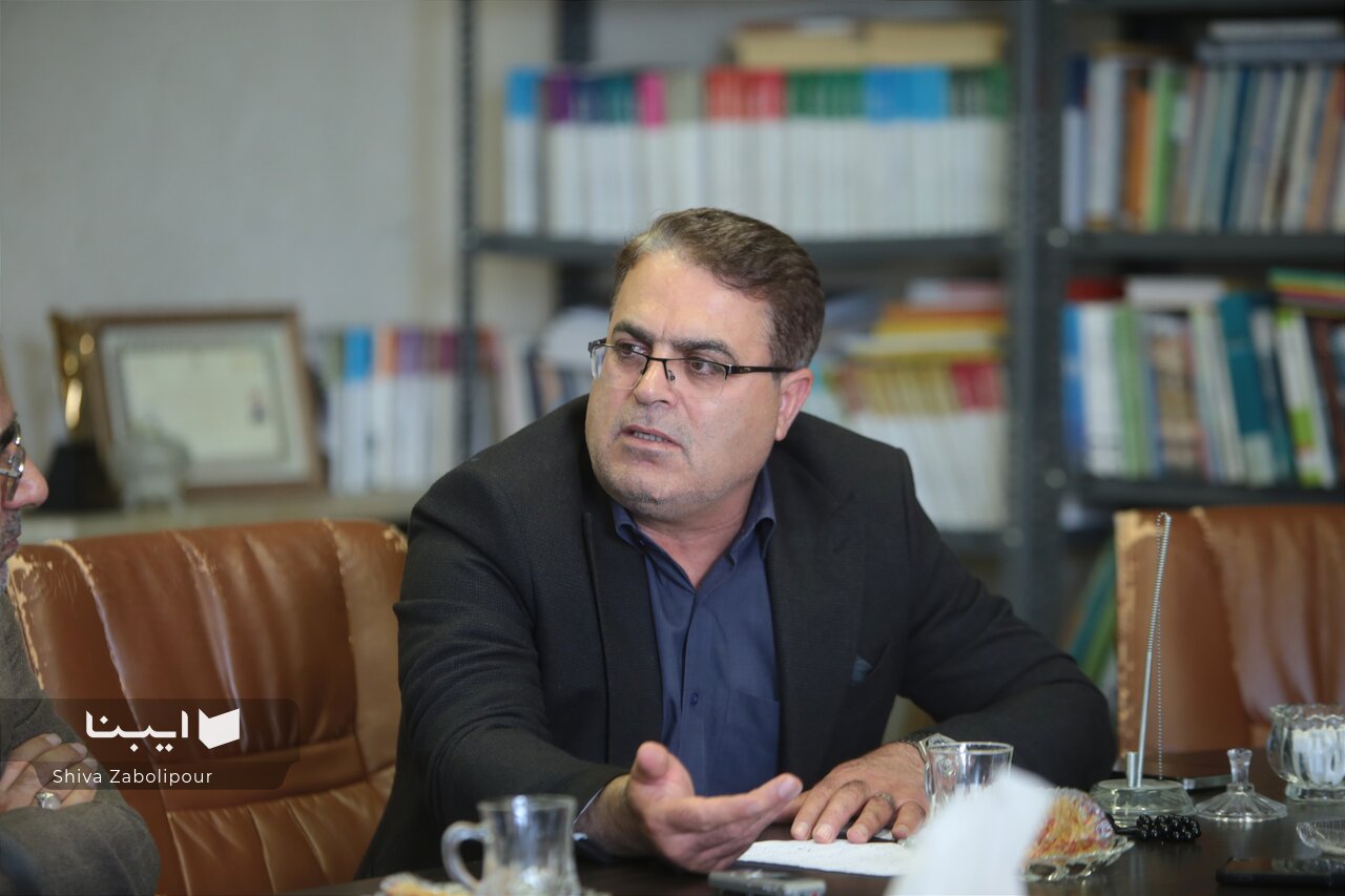 اصحاب قلم فاصله بین میدان تا سیاست را کوتاه می‌کنند