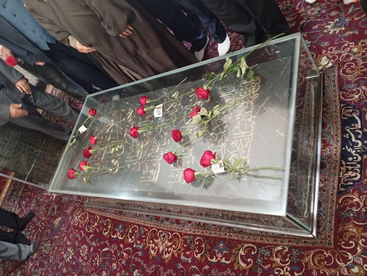 آرامگاه عطار گلباران شد