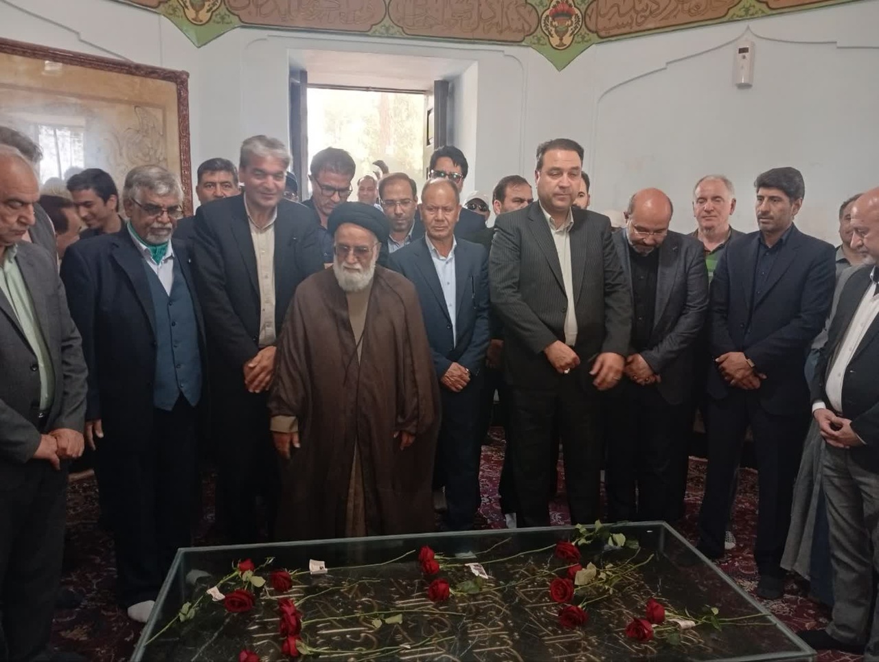 آرامگاه عطار گلباران شد