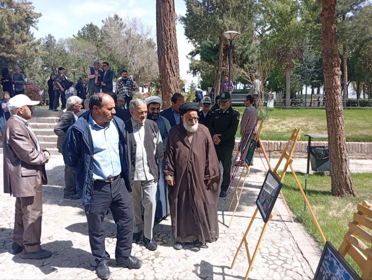 آرامگاه عطار گلباران شد