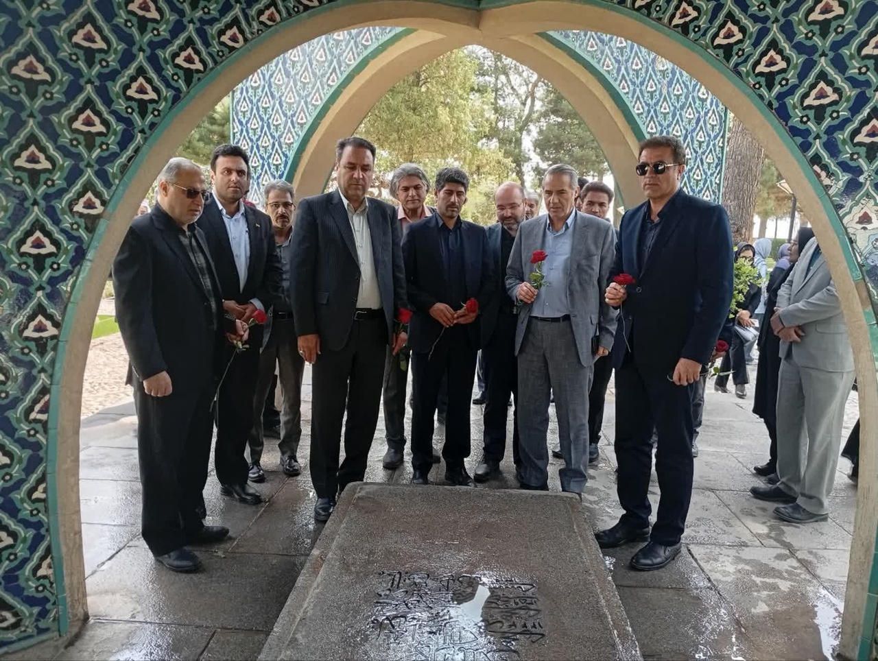 آرامگاه عطار گلباران شد