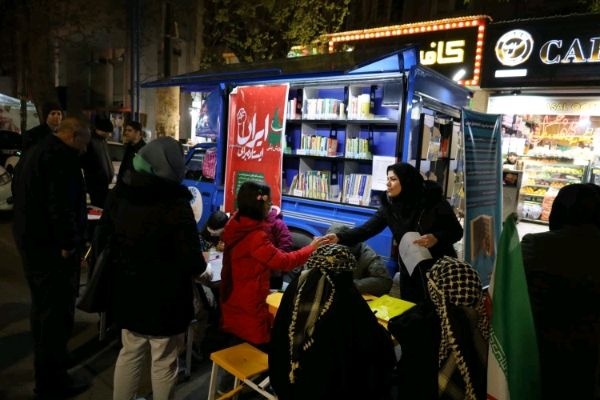 کتابخانه سیار شماره یک ارومیه؛ پناهگاهی در دل هیاهو