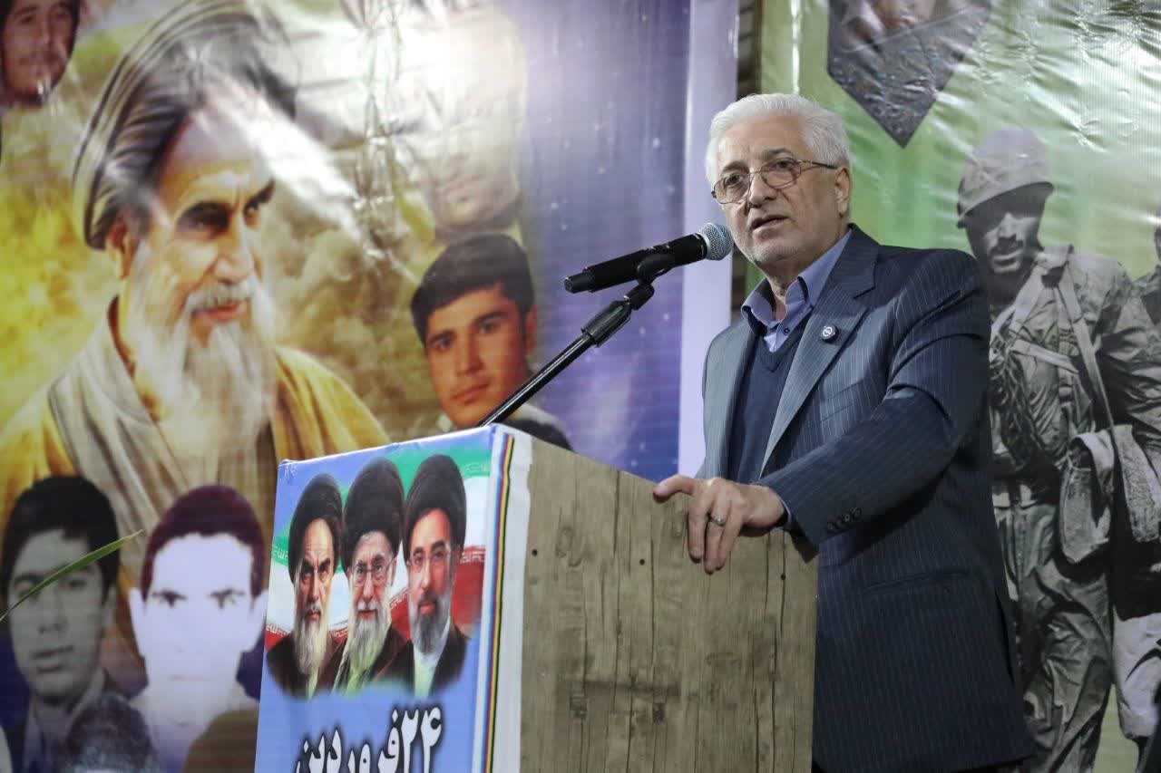 فاروج میزبان آیین رونمایی از کتاب «اول از همه»