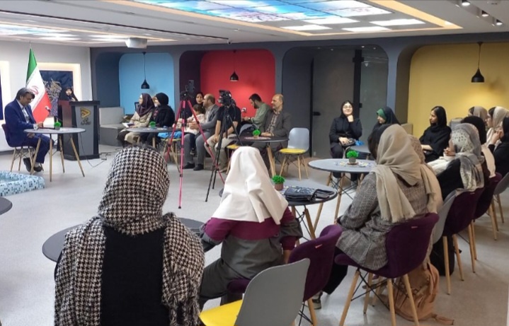 شعر، پیشتاز در بازتاب تحولات اجتماعی