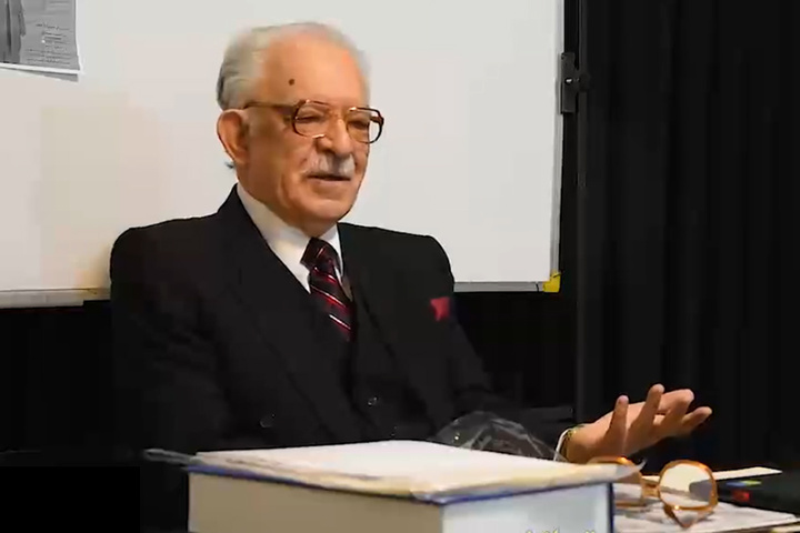 مترجمی که دشوارترین متون را به فارسی آورد