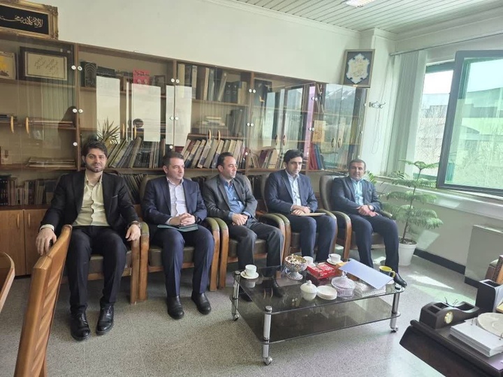 کتابخانه مرکزی همدان برای افرایش سرانه مطالعه برنامه‌ریزی کند