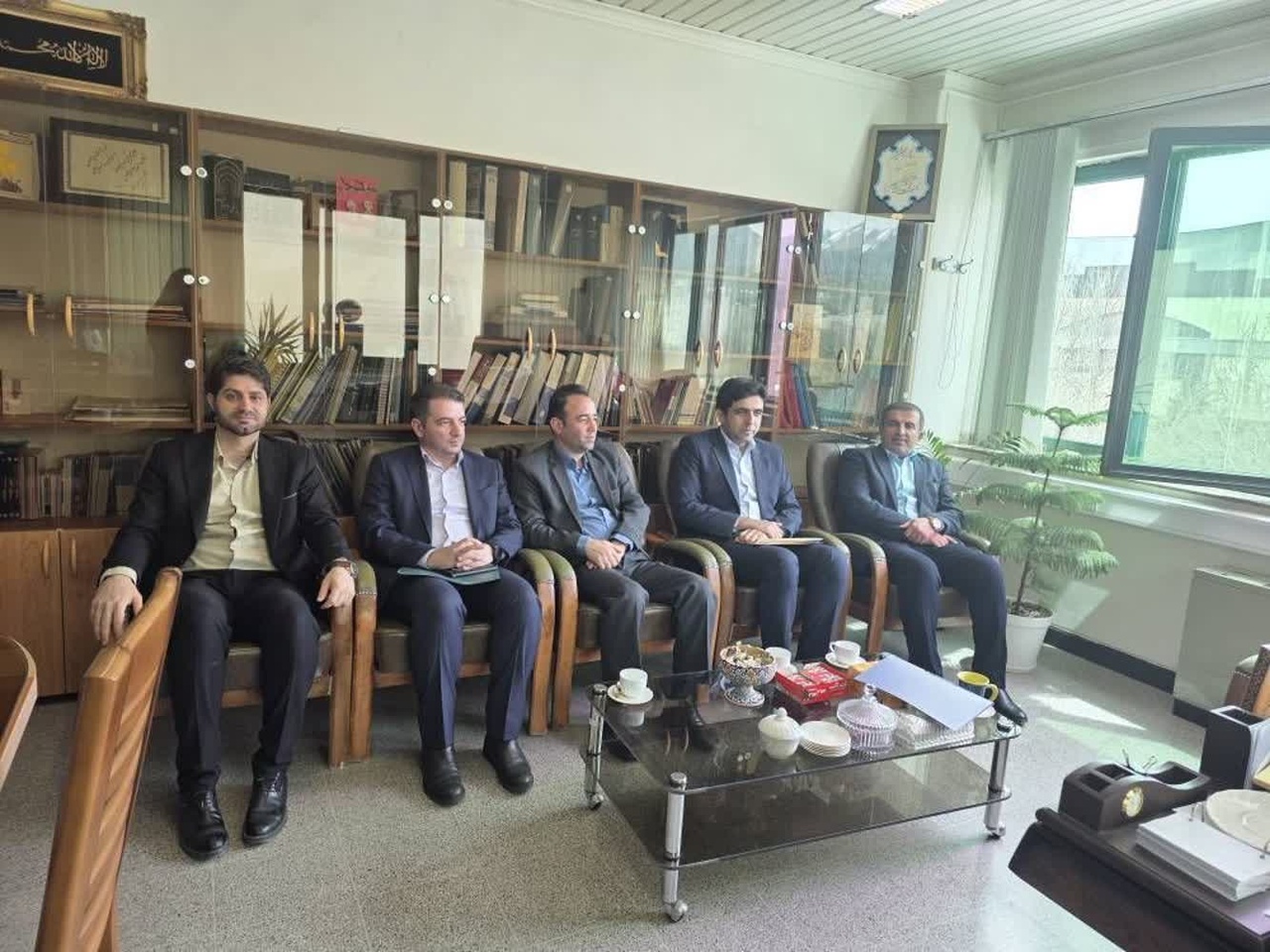 کتابخانه مرکزی همدان برای افرایش سرانه مطالعه برنامه‌ریزی کند