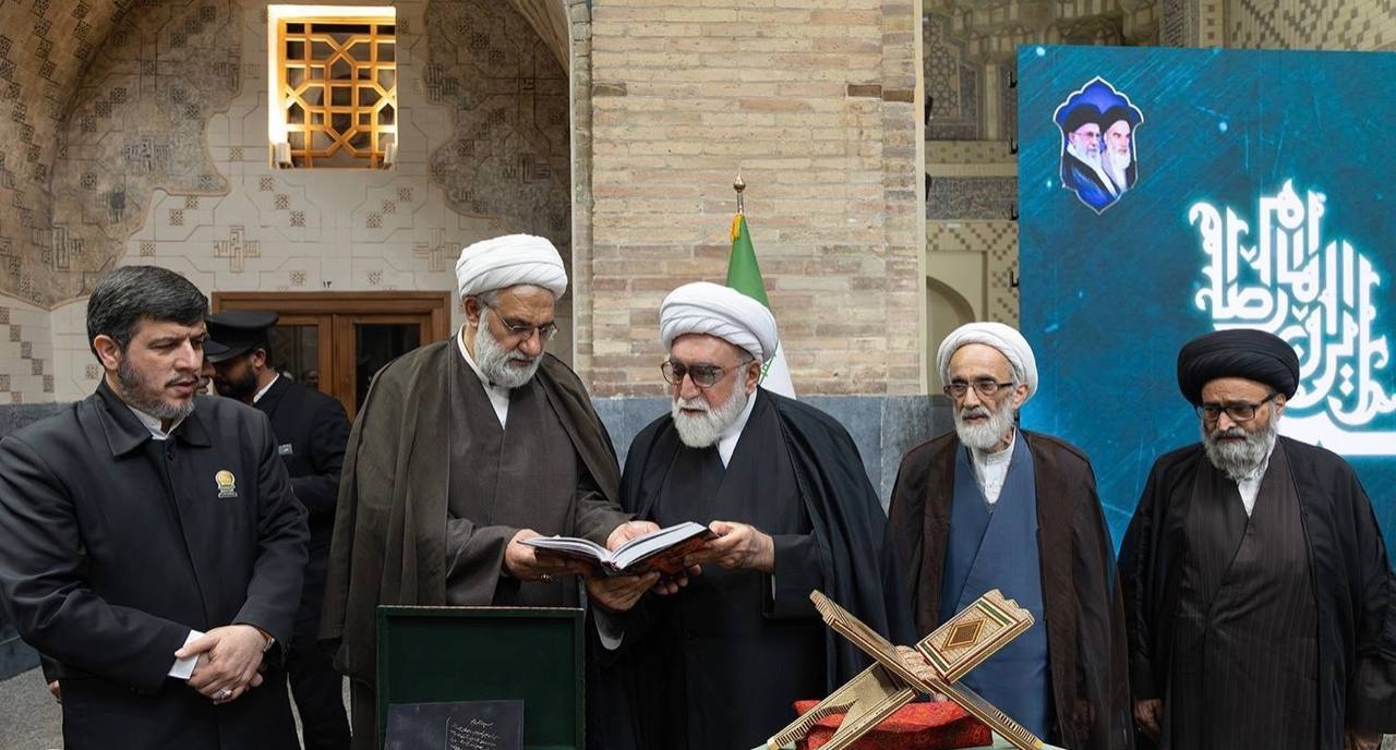 دستخط رهبر شهید انقلاب بر نسخه خطی نفیس قرآن مجید رونمایی شد