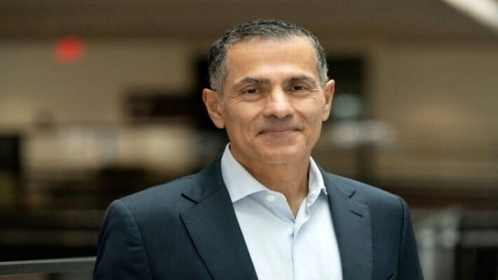 «بر لبه تنهایی» به قلم ولی نصر منتشر شد