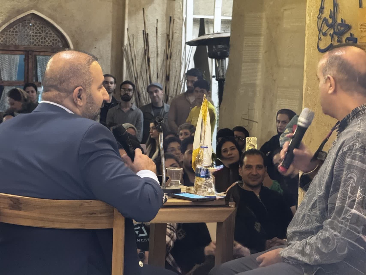 کتاب جامعه را از فروپاشی روانی نجات می‌دهد