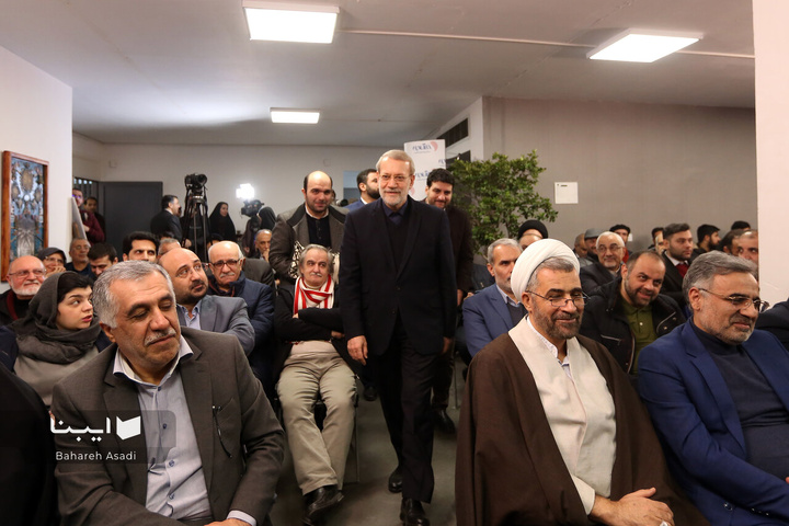 حضور شهید لاریجانی در آیین رونمایی از کتاب رسول جعفریان در خبر آنلاین