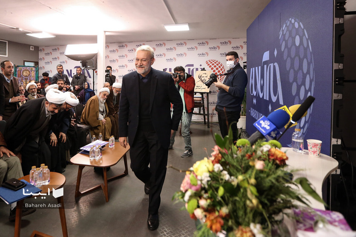 حضور شهید لاریجانی در آیین رونمایی از کتاب رسول جعفریان در خبر آنلاین