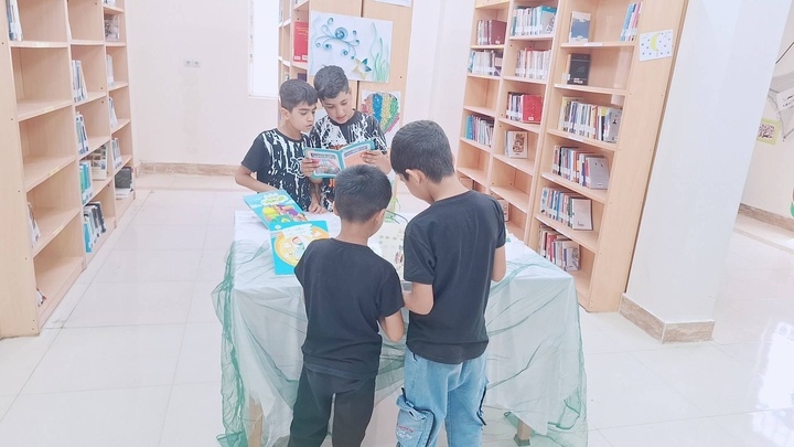 نمایشگاه کتاب فرهنگ رضوی در کتابخانه‌ای در خرمشهر برپا شد