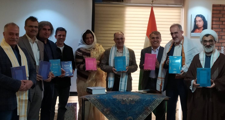 آیین رونمایی از کتاب «دوستداران وطن» برگزار شد