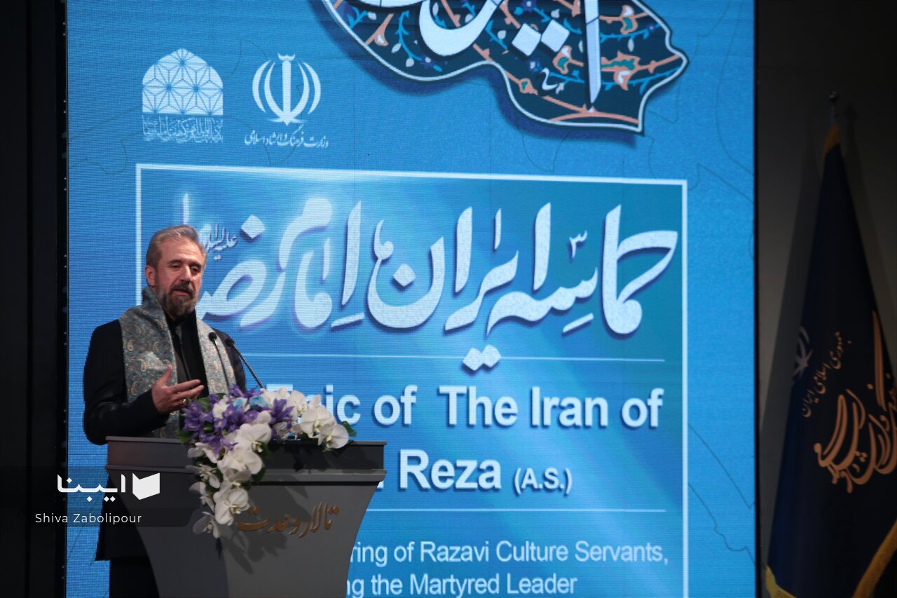 عشق به کتاب و مطالعه میراث پدر رهبر شهید به ایشان است