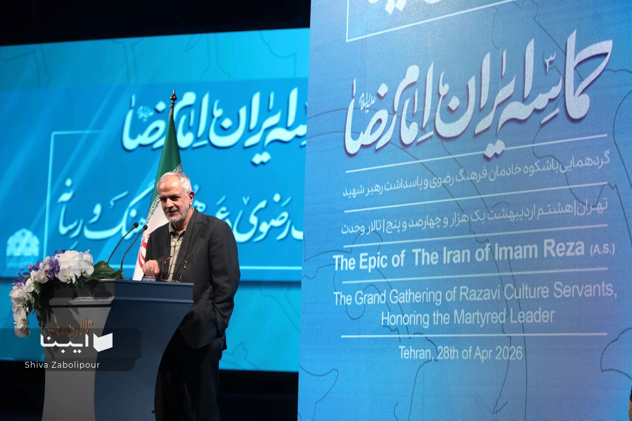 عشق به کتاب و مطالعه میراث پدر رهبر شهید به ایشان است