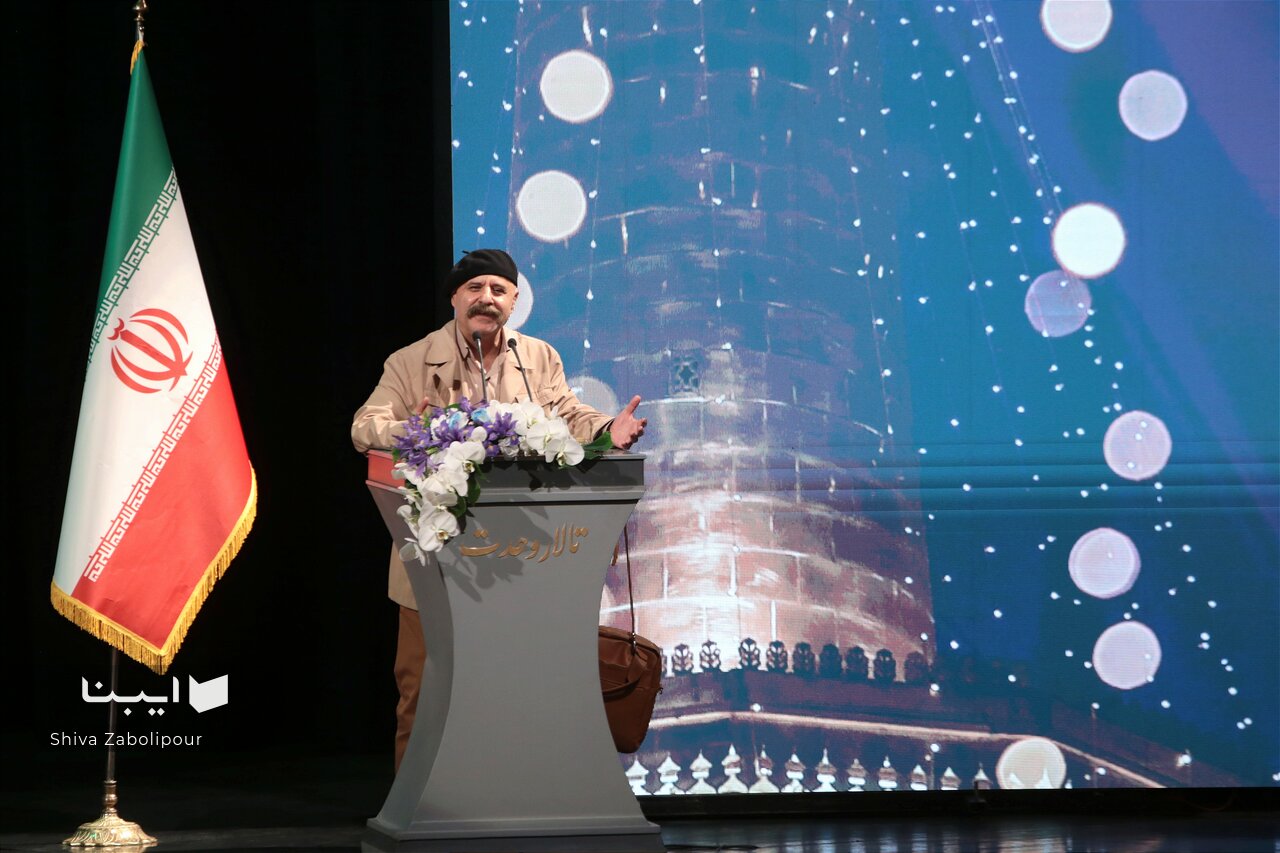 عشق به کتاب و مطالعه میراث پدر رهبر شهید به ایشان است