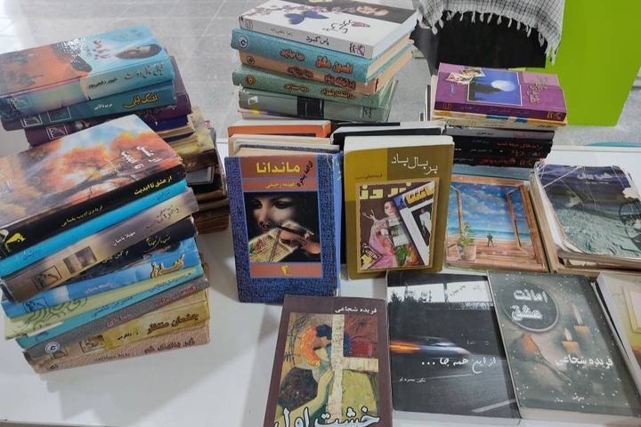 ۶۲ جلد کتاب به کتابخانه مرکزی اسفراین اهدا شد