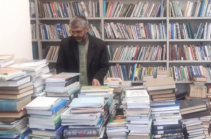  کتابخانه سیار رضوی ۱۲ هزار نسخه کتاب به ۵ مرکز داخلی و خارجی اهدا کرد