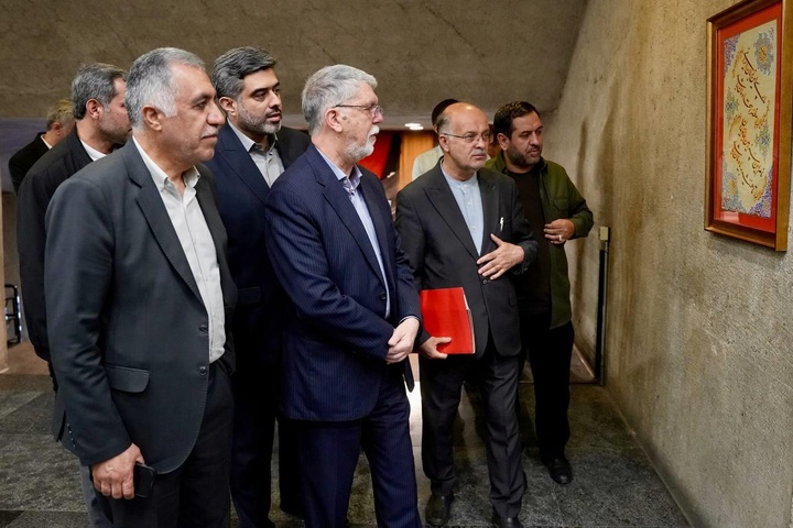 بازدید وزیر فرهنگ از نمایشگاه «خط وطن»