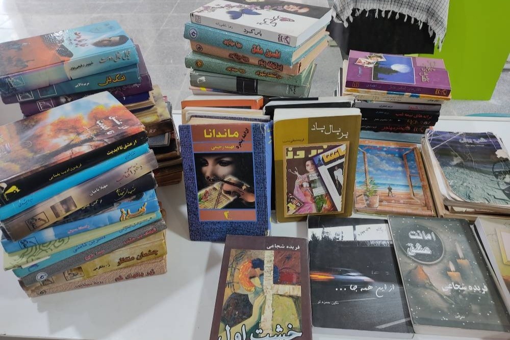 ۶۲ جلد کتاب به کتابخانه مرکزی اسفراین اهدا شد