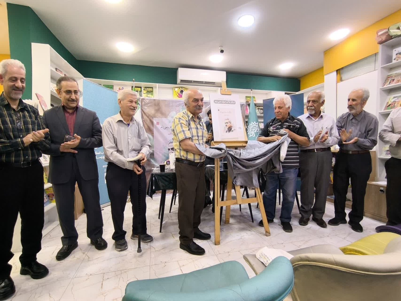 شاعران نقش ارزنده‌ای در صیانت از تاریخ کهن زبان پارسی دارند