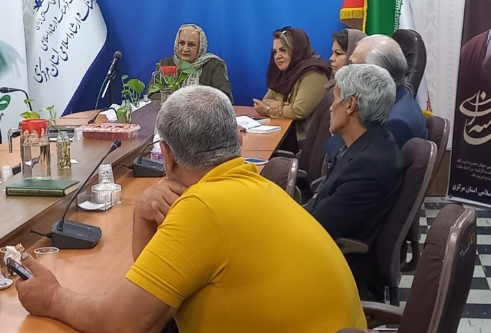 روند نگارش و بازنویسی کتاب «عزیزخان» در اراک  بررسی شد