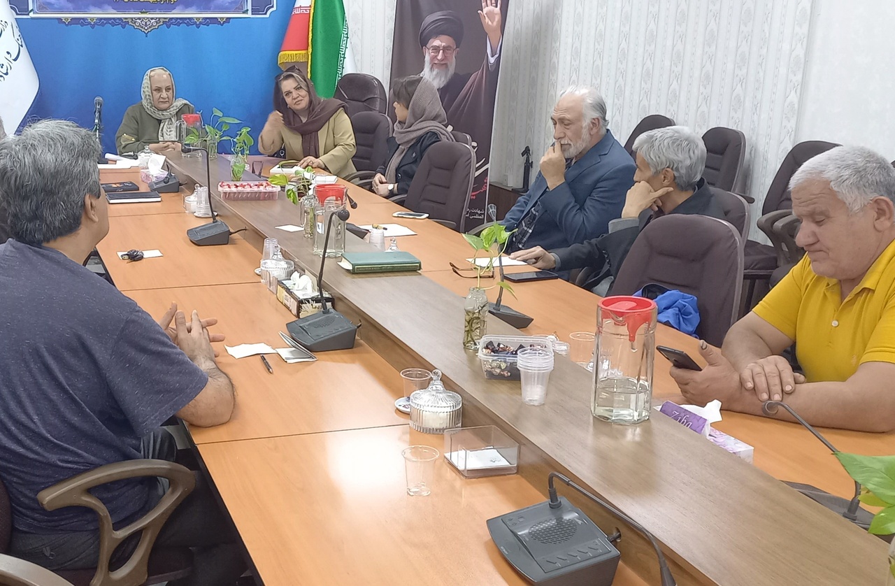 روند نگارش و بازنویسی کتاب «عزیزخان» در اراک بررسی شد