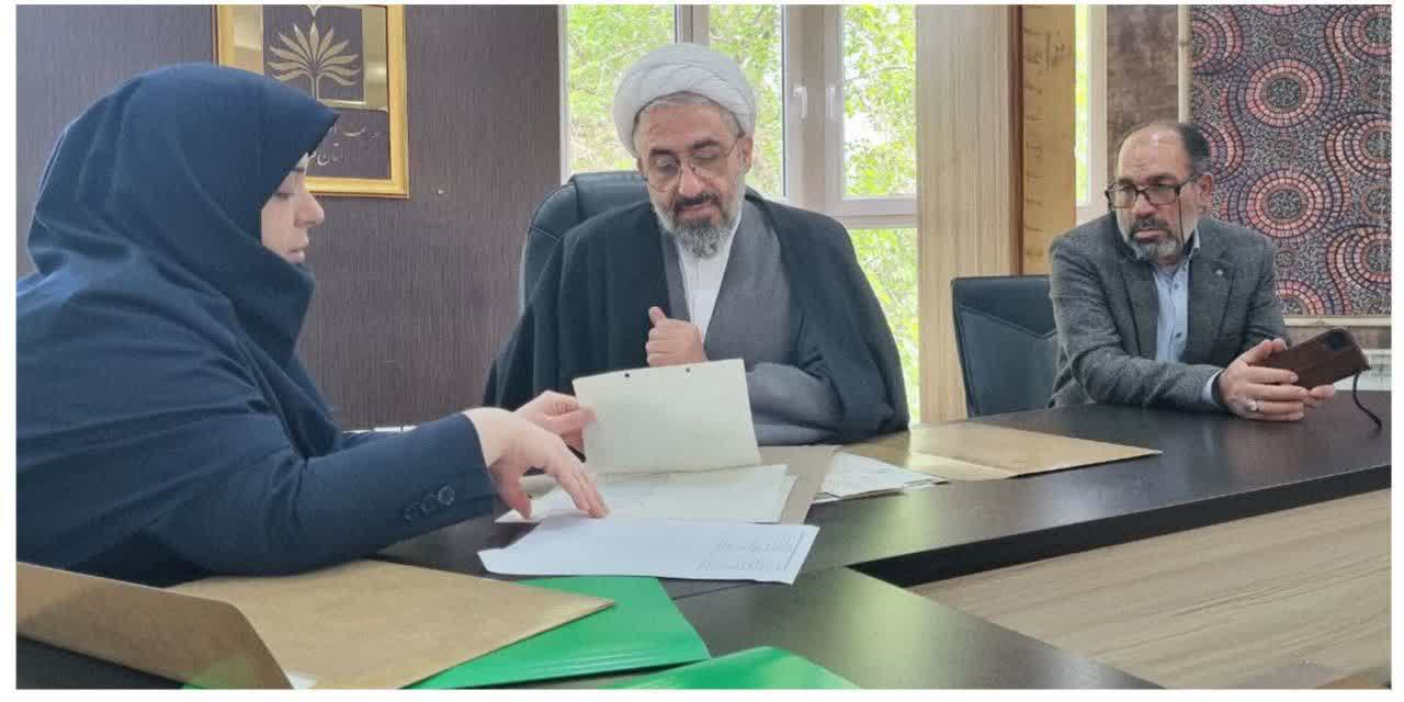 اسناد موسسه خیریه آیت‌الله باریک‌بین به مرکز اسناد قزوین اهدا شد