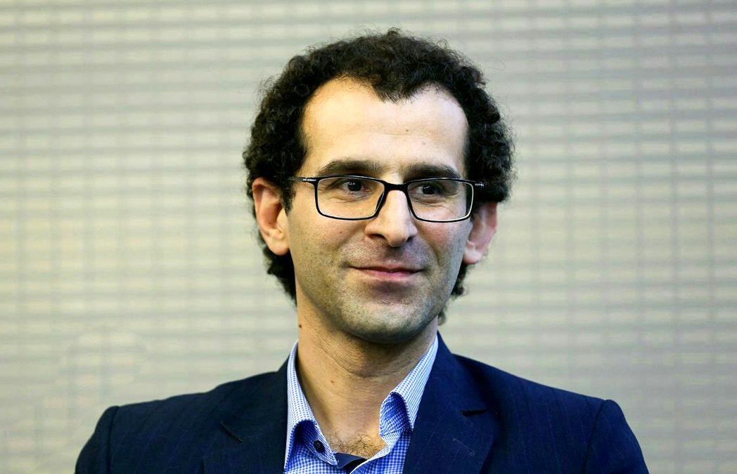نویسندگان بر روی آوار کتاب‌فروشی‌های جنگ زده با مخاطبان دیدار کنند
