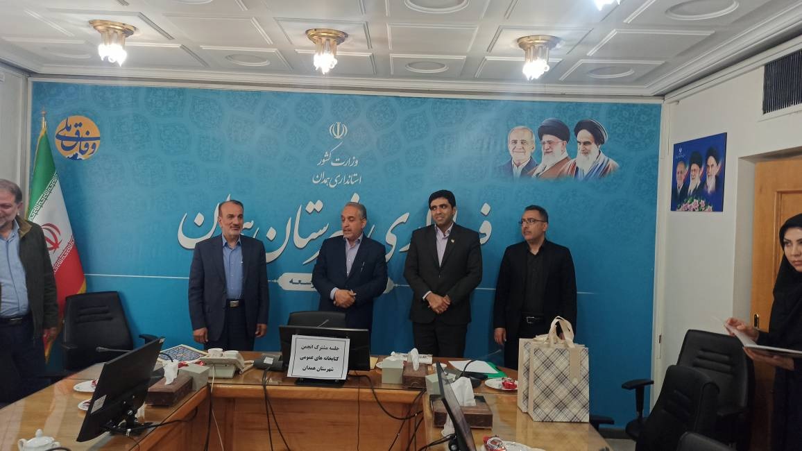 ضرورت ایجاد کتابخانه در هر محله همدان/ خودروهای فرسوده شهرداری کتابخانه سیار شود