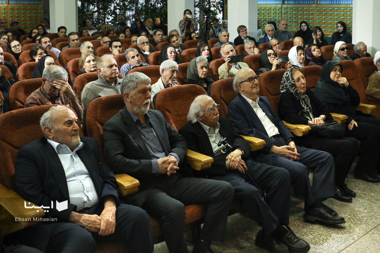 همۀ عمر، ایران و انسان را فریاد زد