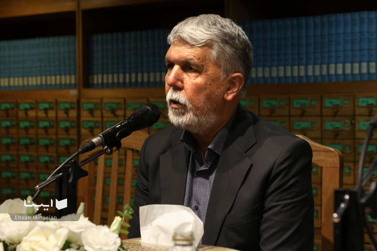 همۀ عمر، ایران و انسان را فریاد زد