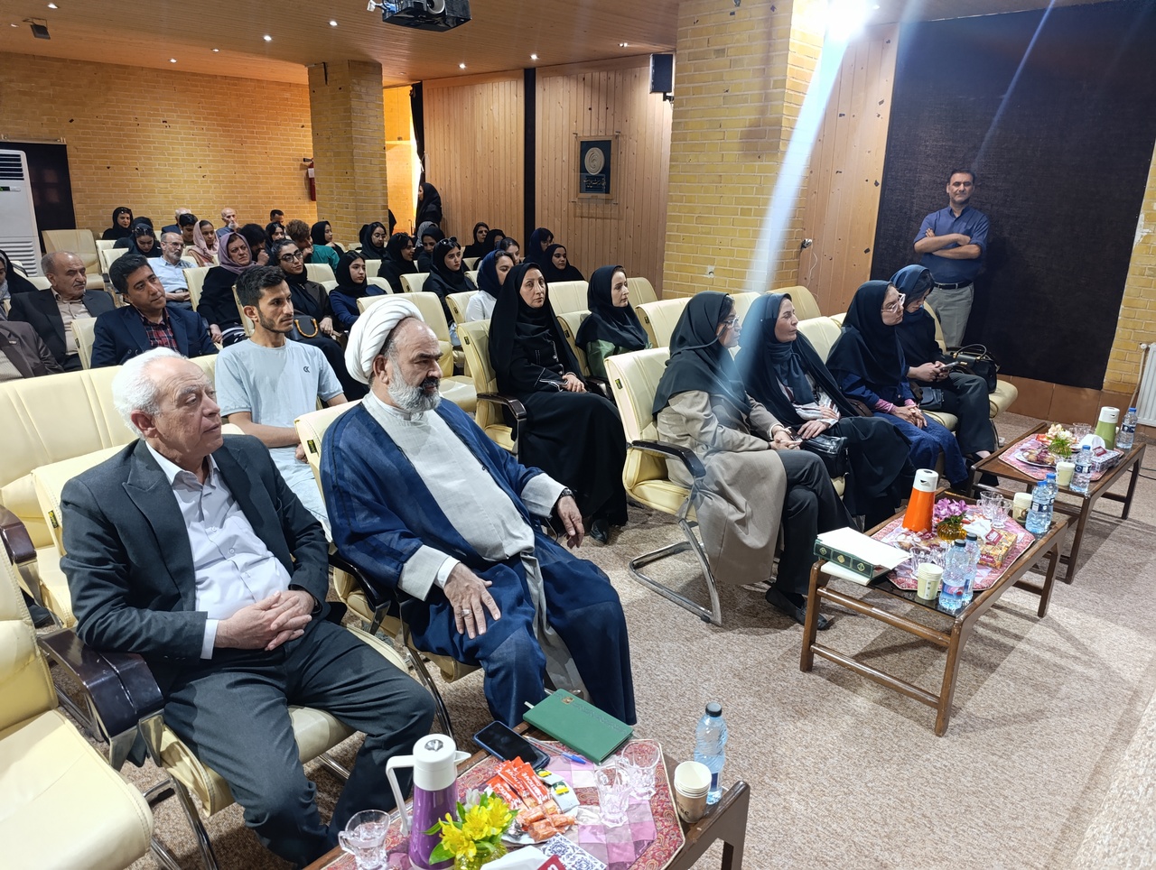 سادگی زبان در عین پیچیدگی ذهن در اشعار سعدی