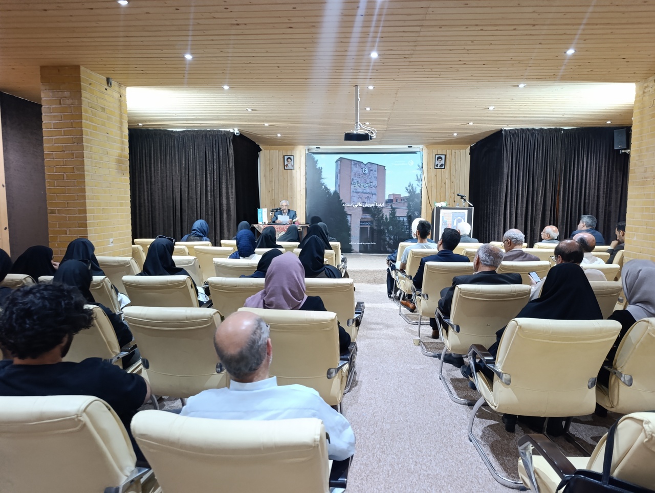 سادگی زبان در عین پیچیدگی ذهن در اشعار سعدی