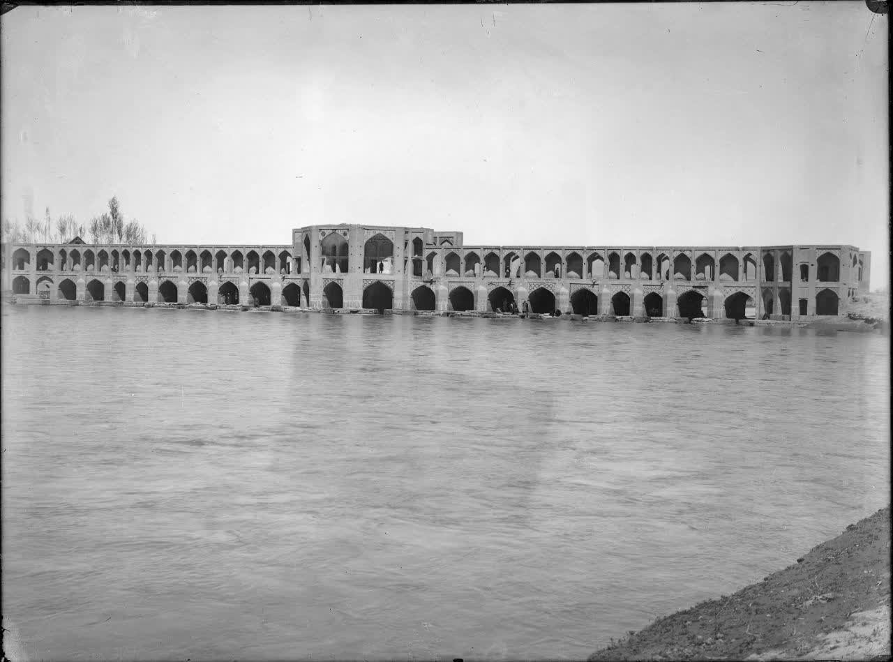 زاینده‌رود در آینه میراث مکتوب؛ از جغرافیای تاریخی تا حافظه تمدنی اصفهان