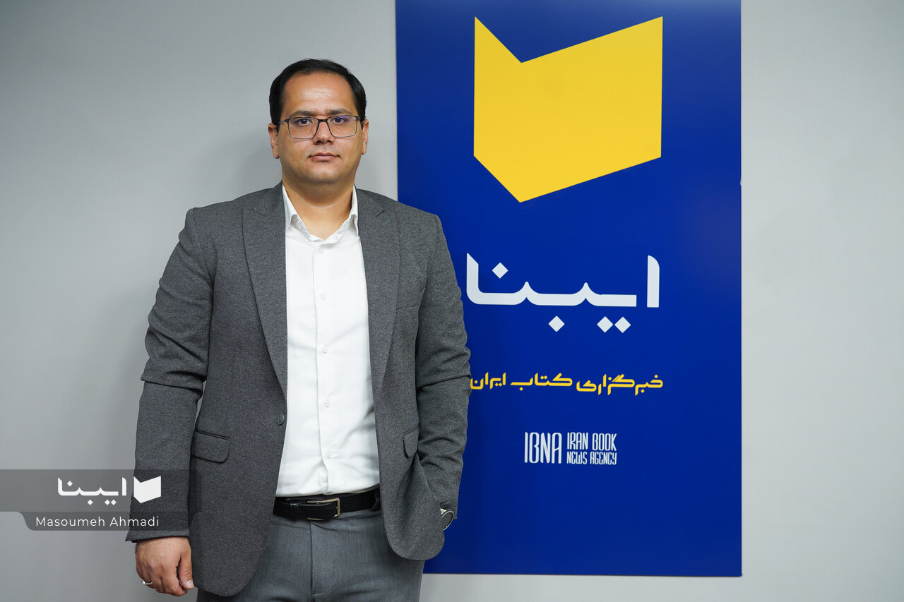 یک نویسنده در چهار جهان متفاوت