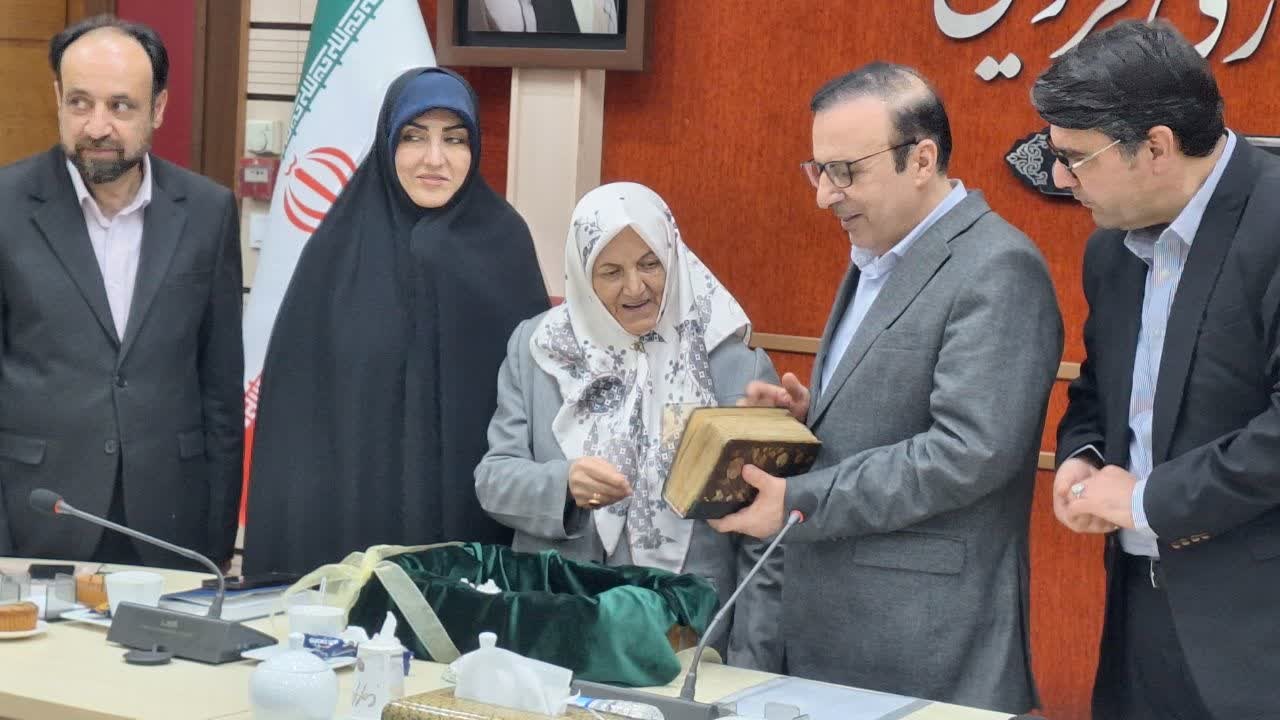 قرآن نفیس متعلق به دوره قاجار در قزوین رونمایی شد